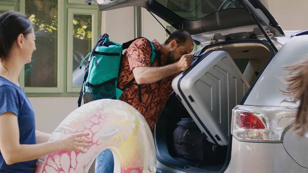 Casual Mother Father Loading Luggage Car Trunk While Daughter Bringing — Stok fotoğraf