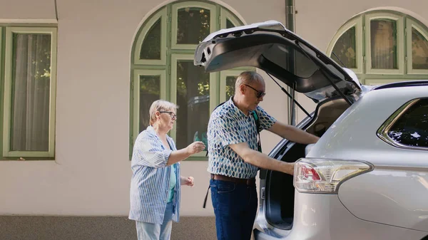 Elderly Tourists Getting Ready Field Trip While Putting Baggage Trolleys — Stok fotoğraf