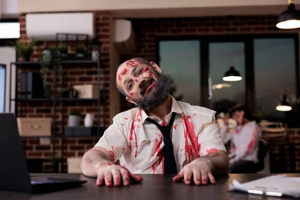 Portrait Walking Dead Corpse Office Working Startup Business Laptop Creepy — Stockfoto