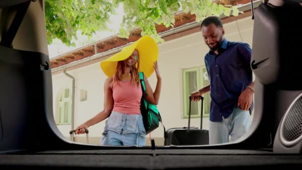 Happy Couple Loading Voyage Luggage Baggage Car Trunk While Getting — Video