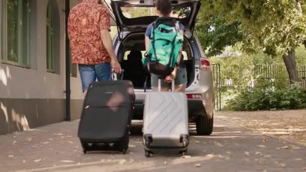Couple Loading Vehicle Trunk Luggage While Going Marriage Anniversary Holiday — Vídeos de Stock