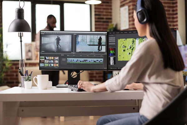 Creative Digital Editor Editing Movie Footage Home Using Professional Effects — Foto de Stock