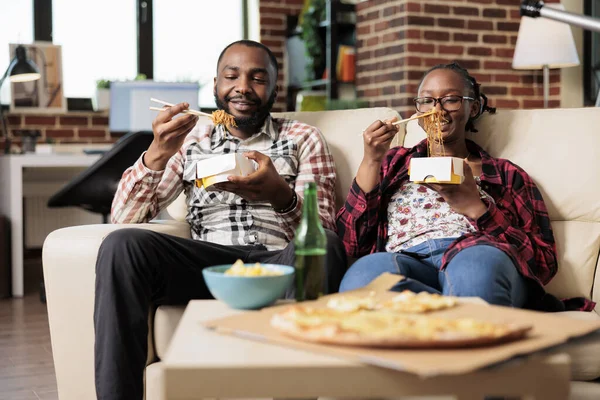 Man Woman Eating Noodles Takeout Delivery Box Having Fun Fast — Stock Photo, Image