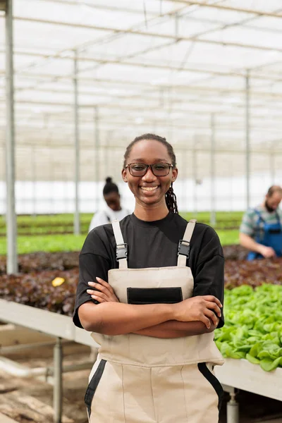 Portrait Smiling Woman Posing Arms Crossed Modern Greenhouse Rows Organic — Stok fotoğraf