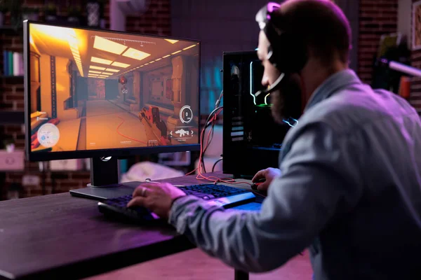 Male Streamer Playing Online Video Games Computer Having Fun Action — Stock Photo, Image