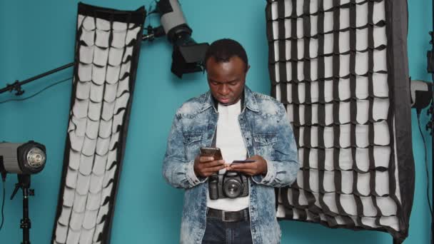 Photographer Camera Equipment Studio Doing Online Shopping Using Smartphone Credit — Vídeo de Stock