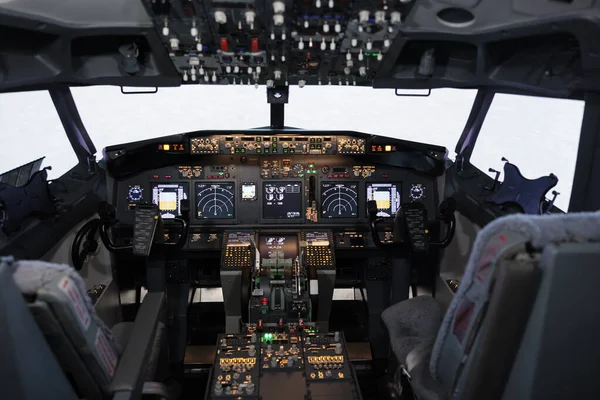 People Airplane Cockpit Used Captain Copilot Fly International Airways Jet — Fotografia de Stock