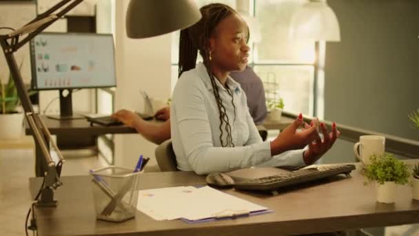 Company Employee Talking Online Videocall Conference Using Remote Telecommunications Videoconference — Vídeos de Stock