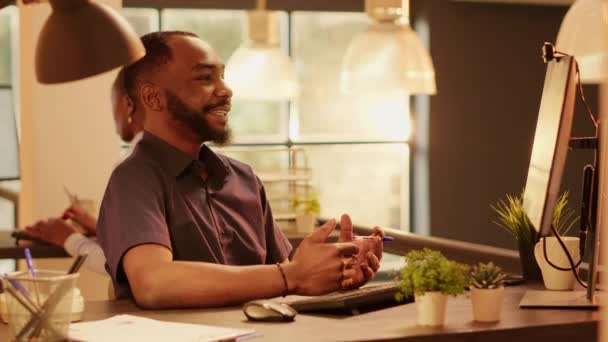 Business Man Waving Videocall Meeting Webcam Computer Talking Coworkers Internet — Vídeo de Stock