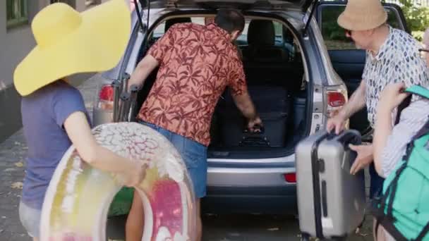 Happy People Loading Vehicle Luggage Trolleys While Going Weekend Citybreak — Vídeo de Stock