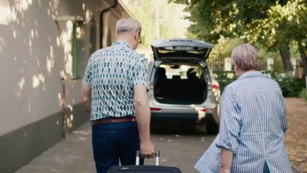 Senior Couple Putting Luggage Car Trunk While Getting Ready Holiday — Vídeos de Stock