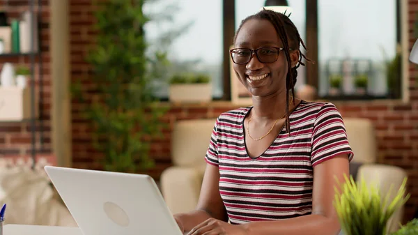 Portrait Female Freelancer Working Laptop Home Using Online Connection Plan — Stockfoto