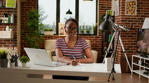 Portrait Employee Taking Notes Webinar Lesson Desk Working Remotely Home — Stok fotoğraf