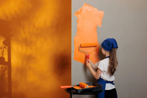 Young Child Using Orange Paint Walls Painting Apartment Room Roller — Foto de Stock