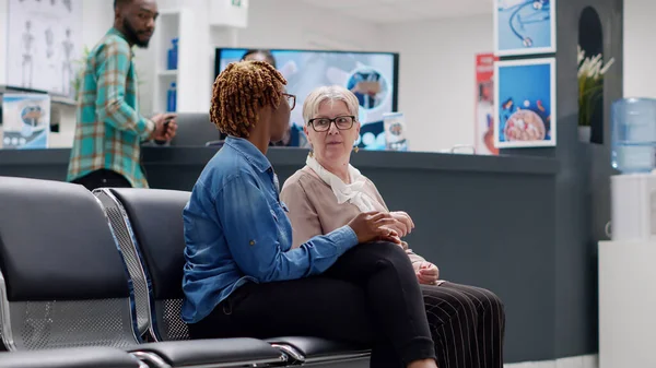 Senior Patient African American Woman Talking Waiting Area Medical Facility — Stock Fotó