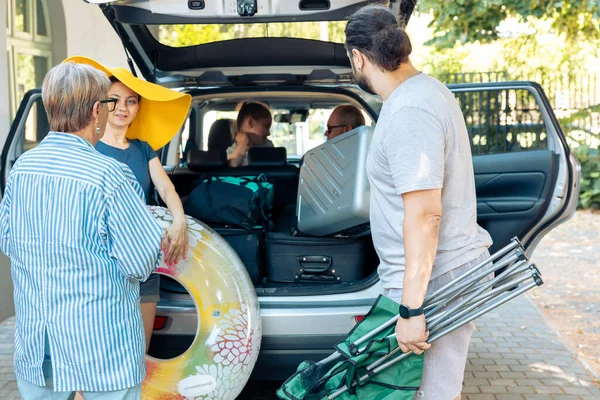 People Loading Luggage Beach Chair Trunk Automobile Leaving Summer Holiday — Stok fotoğraf