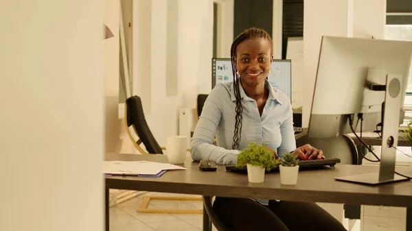 Portrait African American Employee Working Business Report Using Computer Office — Stok fotoğraf