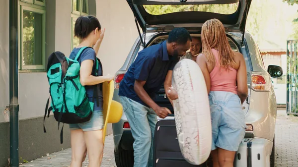 Multiethnic People Loading Car Trunk Voyage Luggage While Little Girl — Stockfoto