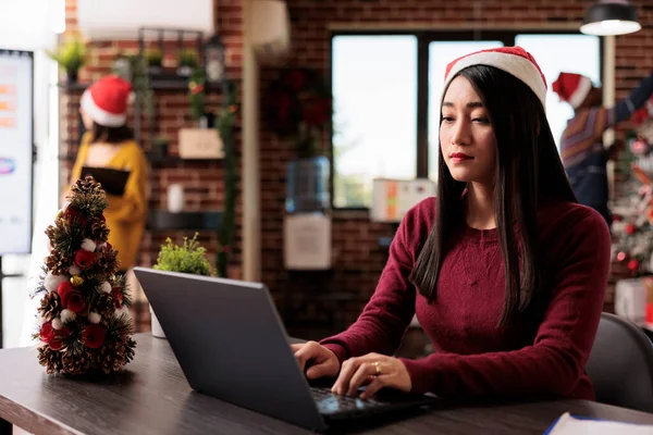 Asian Woman Working Laptop Decorated Office Using Business Report Work — Stock fotografie