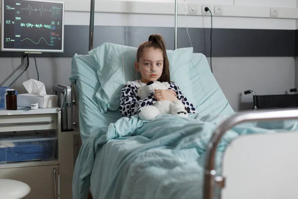 Ill Kid Resting Children Healthcare Facility Patient Bed Alone While — Stockfoto