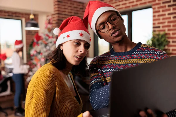 Diverse Coworkers Looking Laptop Festive Office Working Space Decorated Christmas — Stock fotografie