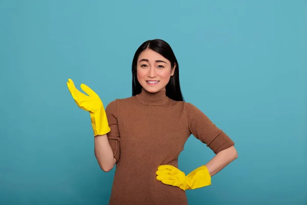 Pleased Cheerful Positive Asian Houseworker Chores Wearing Yellow Rubber Gloves — Stok fotoğraf