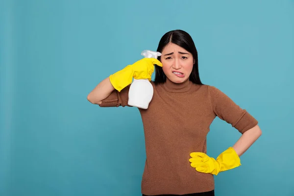 Asian Tired Stressed Frustrated Asian Houseworker Daily Chores Yellow Gloves — Foto de Stock