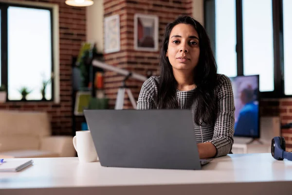 Portrait Indian Person Working Home Laptop Desk Browsing Internet Sending — Foto Stock