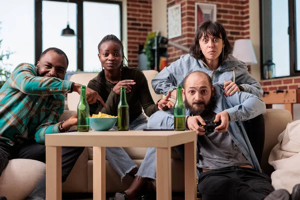 Group Young People Having Fun Video Games Competition Drinking Beer — Foto de Stock