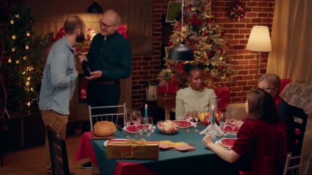Peaceful Positive People Gathered Christmas Dinner Table Living Room Happy — Vídeo de stock