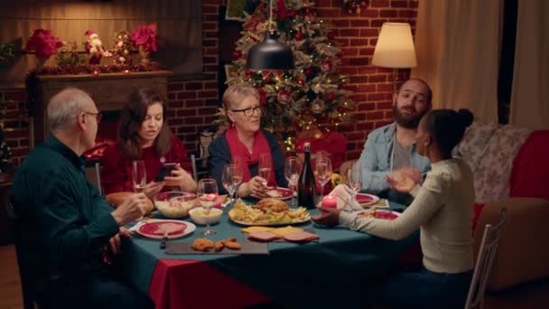 Beautiful Woman Presenting Christmas Dinner Friend Smartphone Internet Video Call — Wideo stockowe