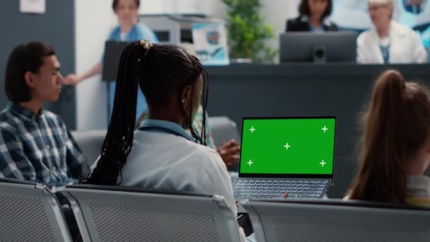 African American Physician Working Greenscreen Laptop Computer Sitting Hospital Reception — Wideo stockowe