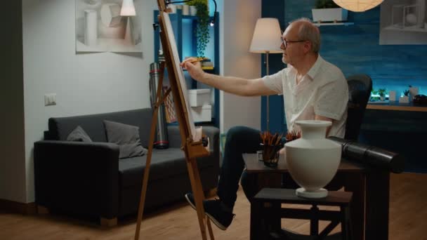 Retired Artist Using Pencils Draw Vase Model Design White Canvas – stockvideo