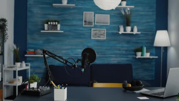Empty Home Studio Desk Professional Audio Equipment Table Podcast Broadcast — ストック動画