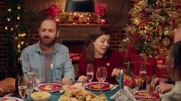 Festive Couple Celebrating Christmas Evening Dinner Table Close Family Members — 图库视频影像