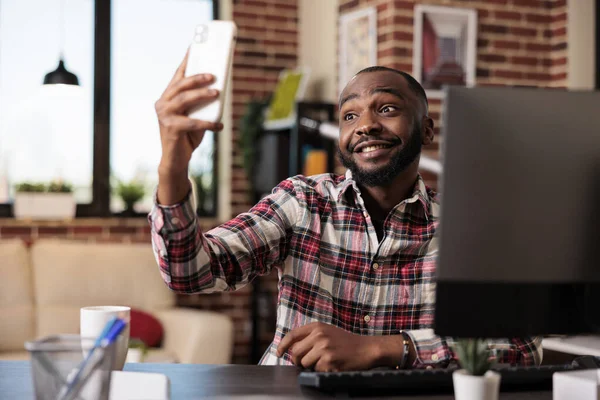 African American Man Taking Pictures Smartphone Using Mobile Phone Take — Stockfoto