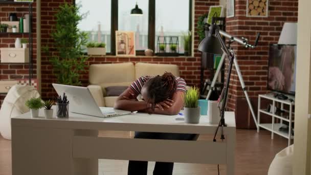 Tired Overworked Woman Falling Asleep Desk Laptop Working Pressure Remotely — Vídeo de Stock