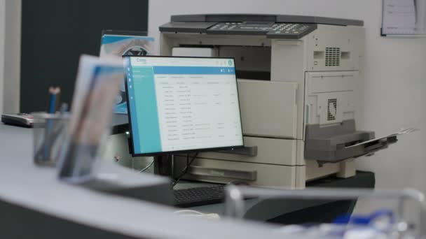 Empty Hospital Reception Desk Computer Medical Forms Make Healthcare Appointments — Stockvideo