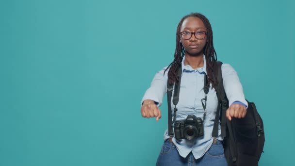 Portrait Woman Giving Thumbs Camera Doing Dislike Sign Having Photography — Vídeos de Stock