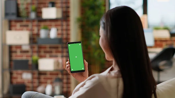 Asian Woman Having Smartphone Green Screen Display While Sitting Home — Stok fotoğraf