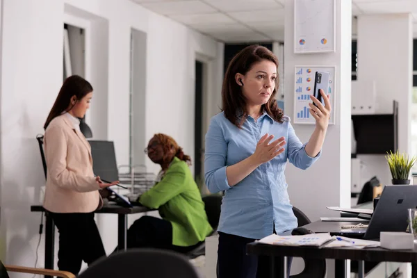 Employee Discussing Start Project Strategy Business Partners Smartphone Video Call — Stock Photo, Image