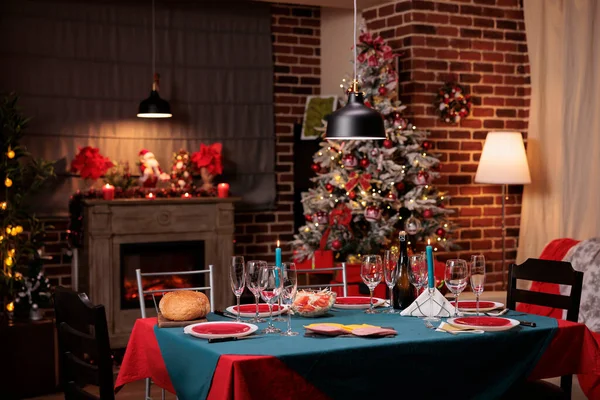 Різдвяний Обідній Стіл Сімейне Святкове Приготування Вечері Красиве Прикрашене Місце — стокове фото