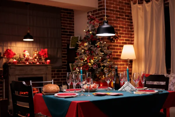 Mesa Comedor Servida Navidad Hermoso Lugar Decorado Preparación Celebración Las — Foto de Stock