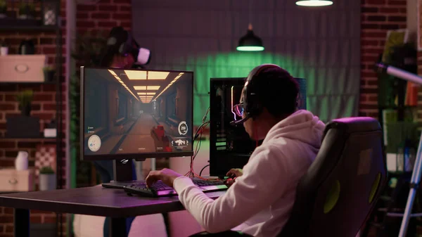African American Man Playing Online First Person Shooter While Gaming — Stock Photo, Image
