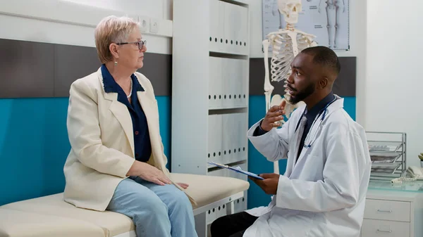 African American Physician Doing Consultation Old Woman Doctor Office Explaining — Stock Photo, Image