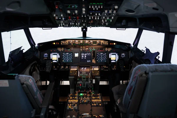 Kabinie Nie Ludzi Dźwignią Silnika Którzy Lataliby Samolotem Używając Przycisków — Zdjęcie stockowe