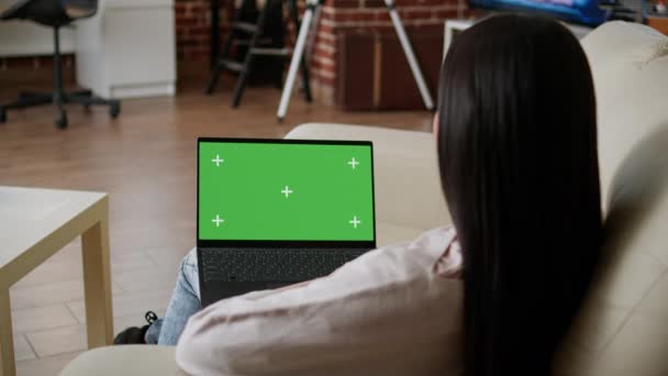 Woman Sitting Couch Apartment Portable Computer Having Green Screen Display — Vídeo de Stock