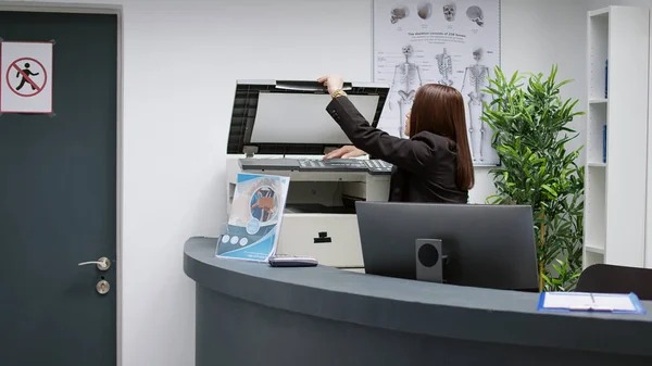 Asian Receptionist Working Medical Reports Reception Counter Desk Hospital Lobby — Stockfoto