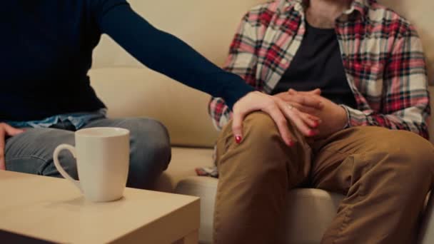 Ženatí Lidé Drželi Ruce Poté Usmířili Psychiatrem Užívali Usmíření Řešení — Stock video