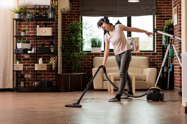 Positive Woman Doing Spring Cleaning Home Singing While Vacuuming Living — Stock Photo, Image